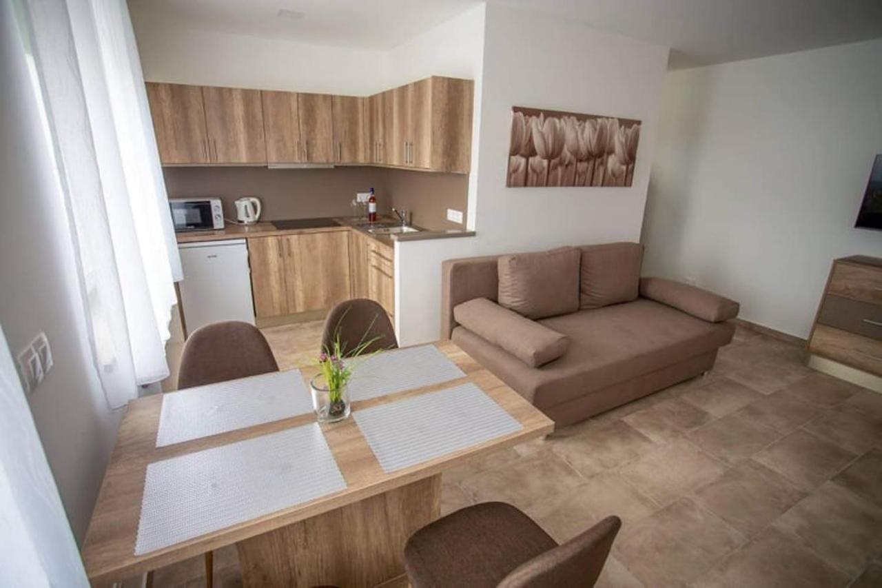 Mona Apartman Sárvár Eksteriør bilde