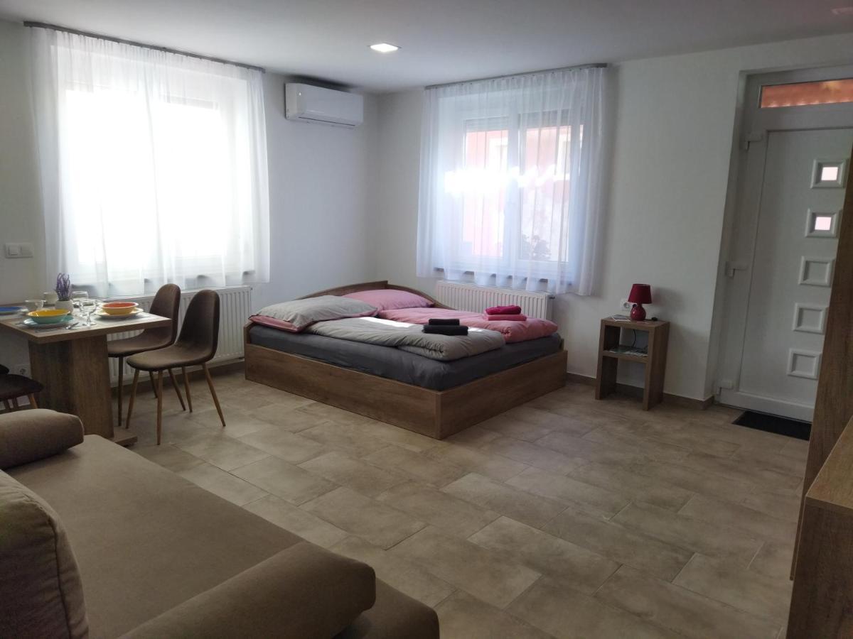 Mona Apartman Sárvár Eksteriør bilde